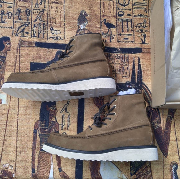 Frye Montana MocToe New In Box! - Picture 8 of 10